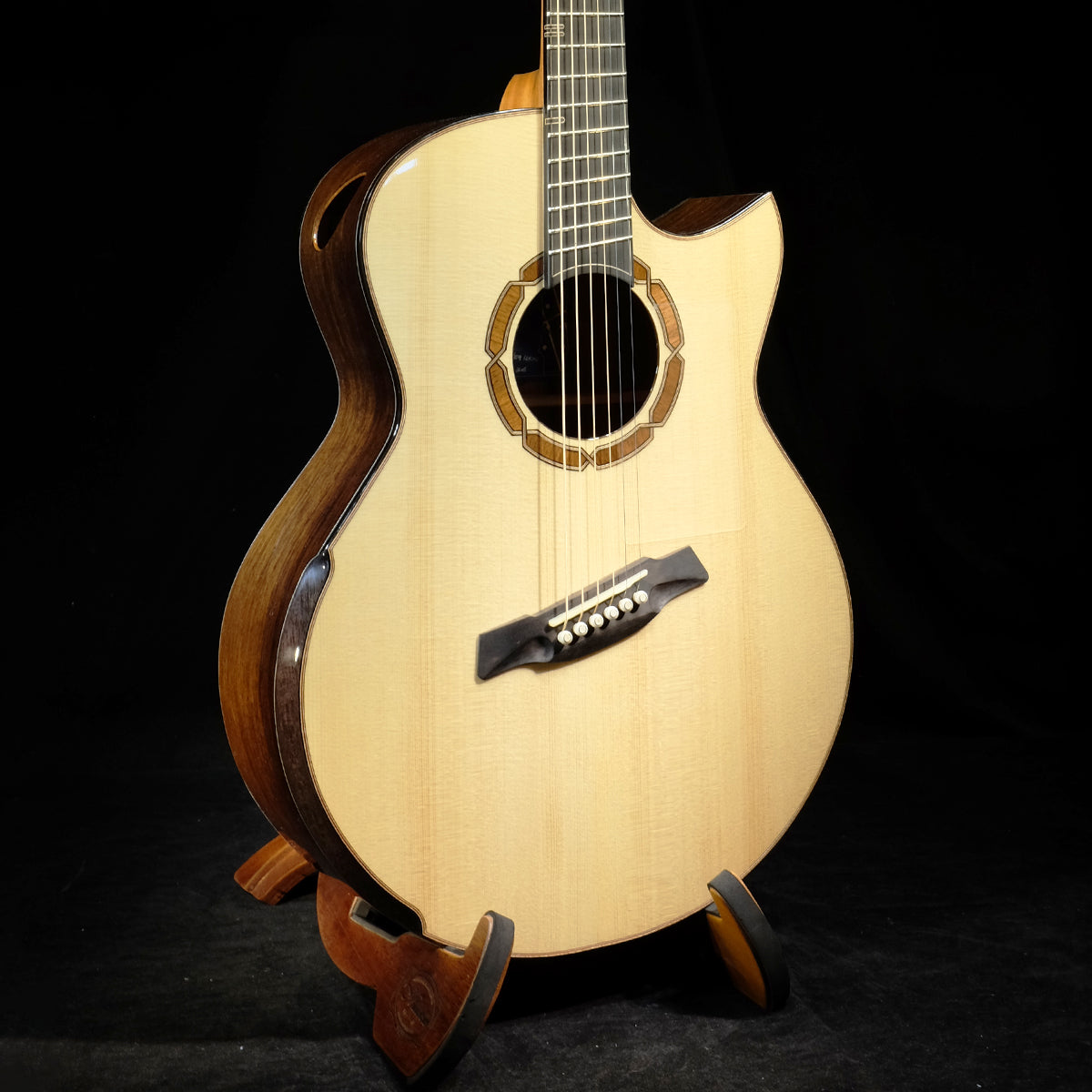 Blue Label | SJ Swiss Moon Madagascar Rosewood Fan Fret | #24 Hold