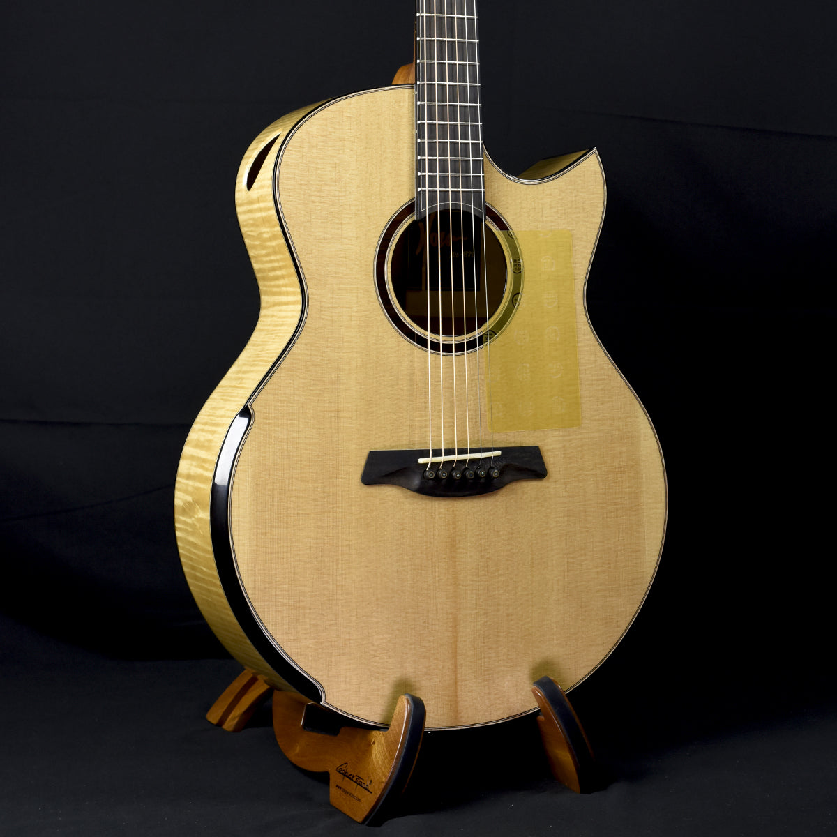 Black Label | SJ Sitka Spruce Flamed Maple