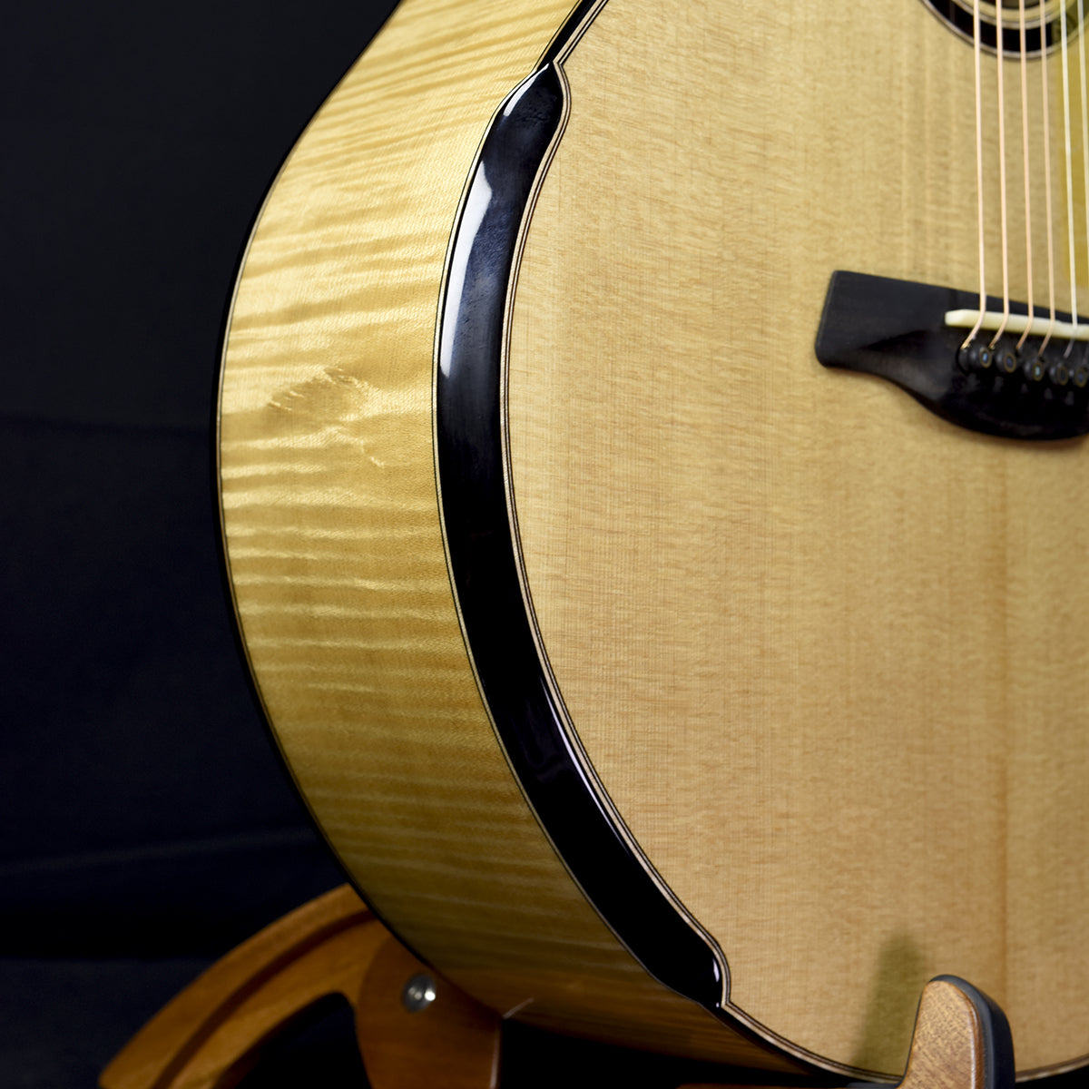 Black Label | SJ Sitka Spruce Flamed Maple