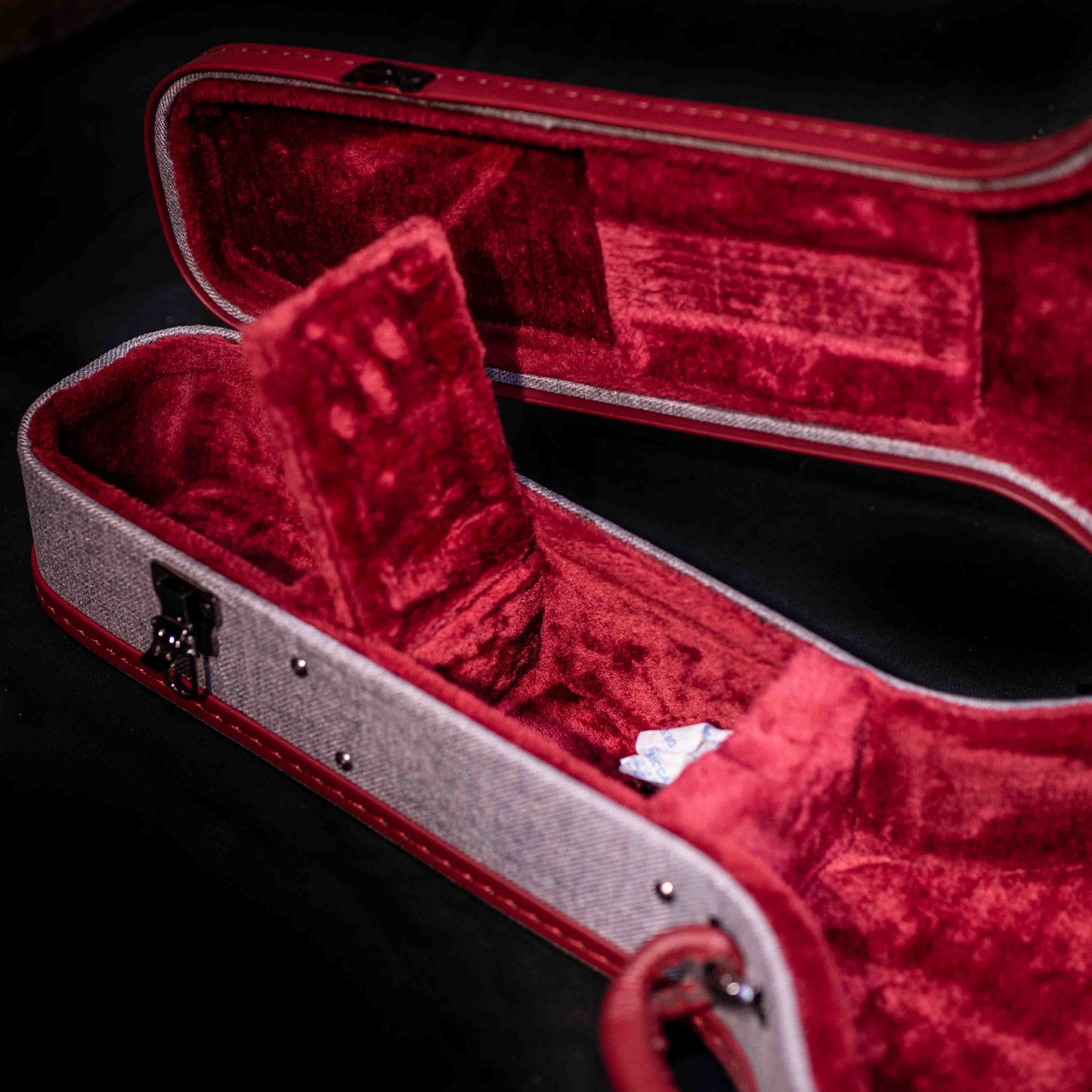 Hozen Guitars Red Label Hardcase