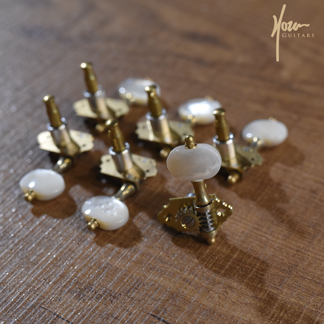 Gotoh Gold Slotted Headstock with Mother of Pearl Knobs