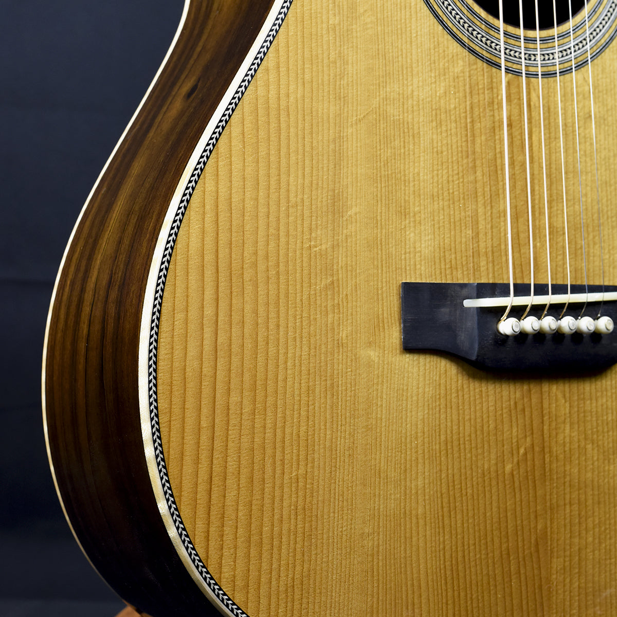 Red Deluxe | OOO Short Scale Golden Adirondack African Blackwood
