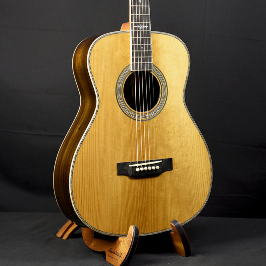 Red Deluxe | OOO Short Scale Golden Adirondack African Blackwood