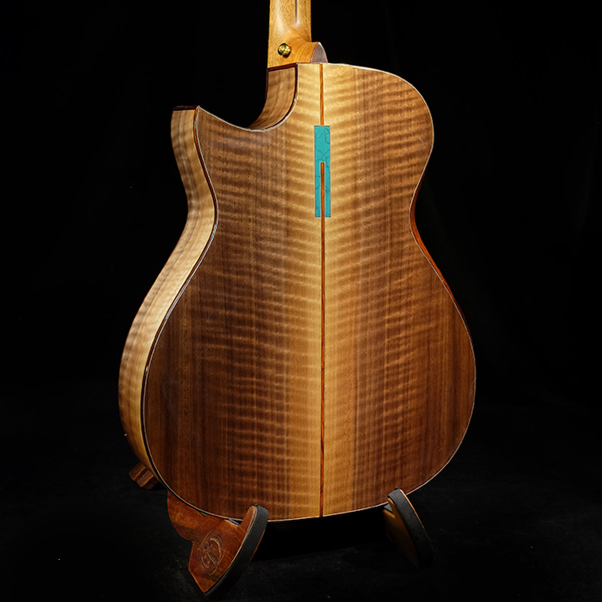 Blue Label | Deep OM Sitka Flamed Walnut #134 | Hold