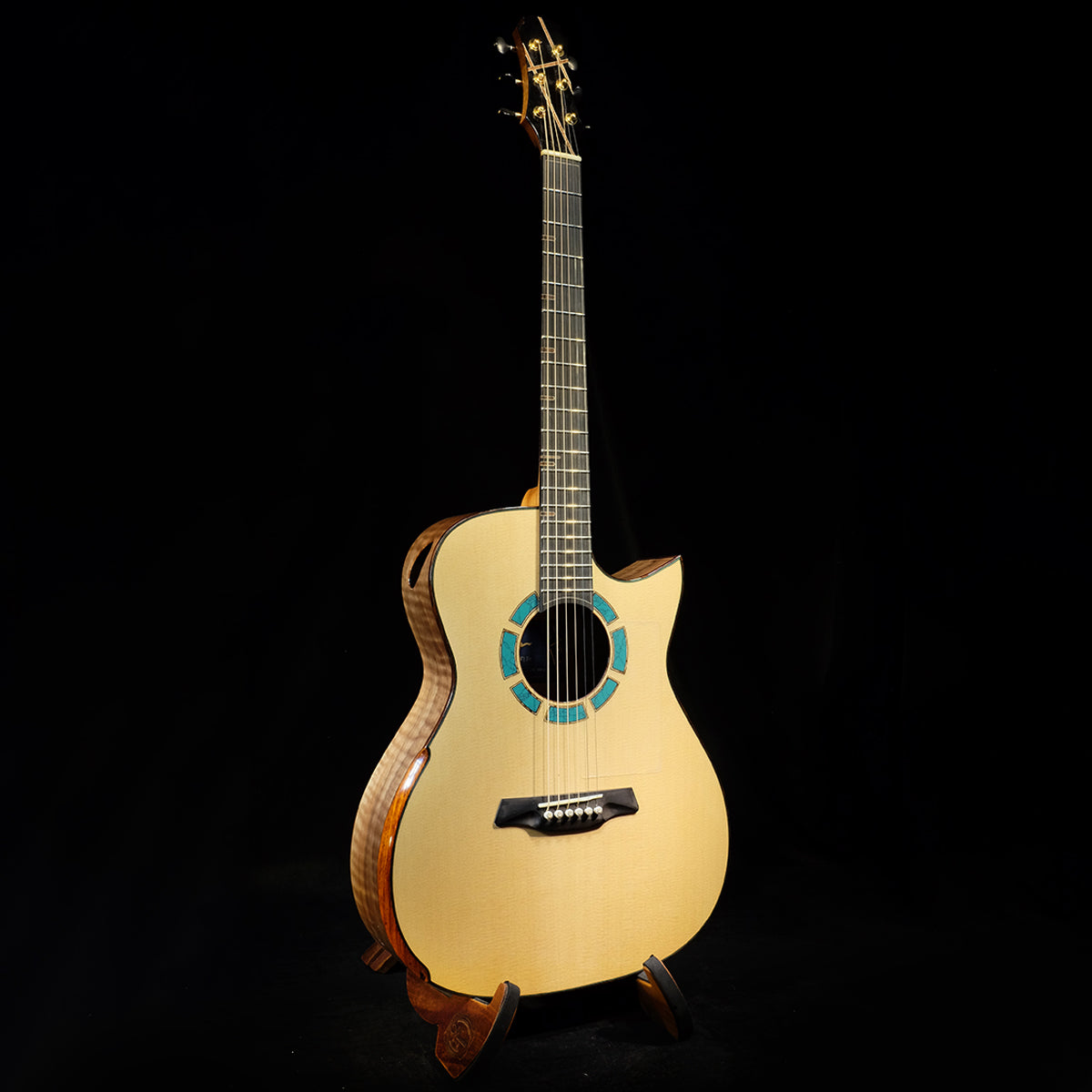 Blue Label | Deep OM Sitka Flamed Walnut #134 | Hold