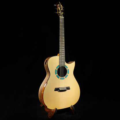 Blue Label | Deep OM Sitka Flamed Walnut #134 | Hold