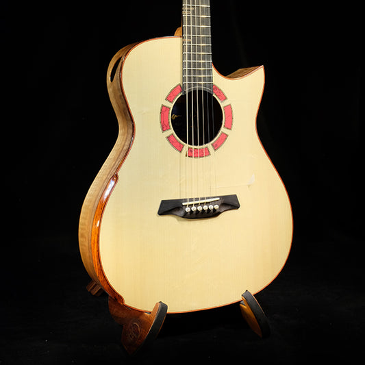 Blue Label | Deep OM Swiss Moon Flamed Walnut #135 | Hold