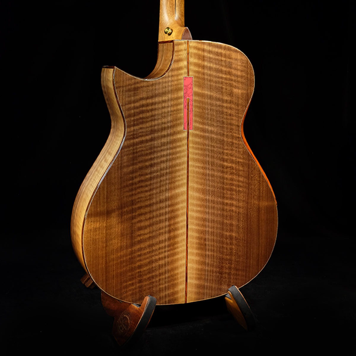 Blue Label | Deep OM Swiss Moon Flamed Walnut #135 | Hold