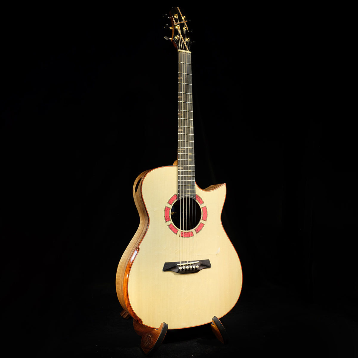 Blue Label | Deep OM Swiss Moon Flamed Walnut #135 | Hold