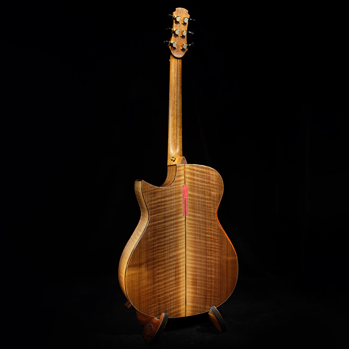 Blue Label | Deep OM Swiss Moon Flamed Walnut #135 | Hold