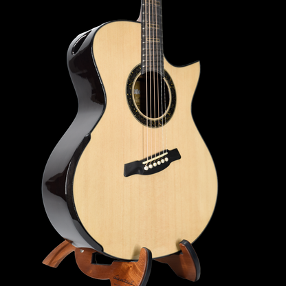 Gold Label | MD Sitka Spruce Wenge Fanned Fret | Hold
