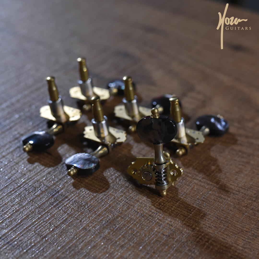 Gotoh Gold Slotted Headstock with Black Mother of Pearl Knobs
