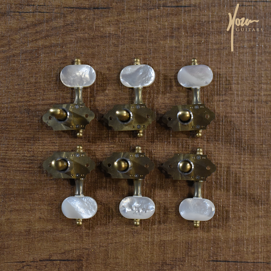Gotoh Gold Slotted Headstock with Mother of Pearl Knobs