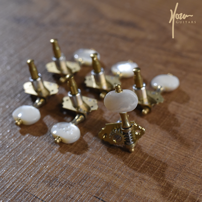 Gotoh Gold Slotted Headstock with Mother of Pearl Knobs