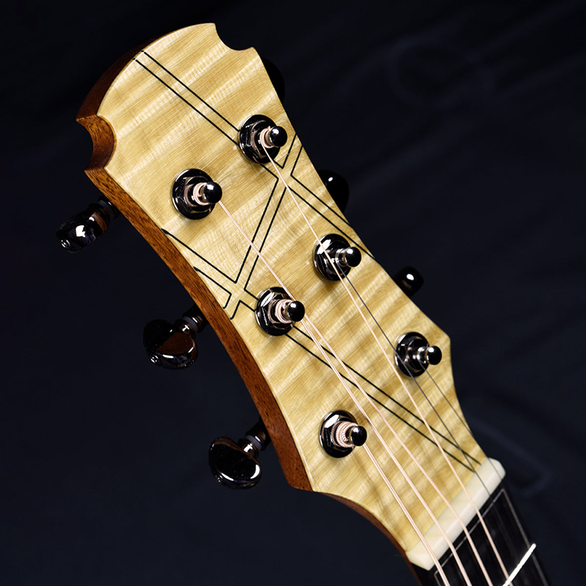 Black Label | Deep OM Sitka Spruce Flamed Maple