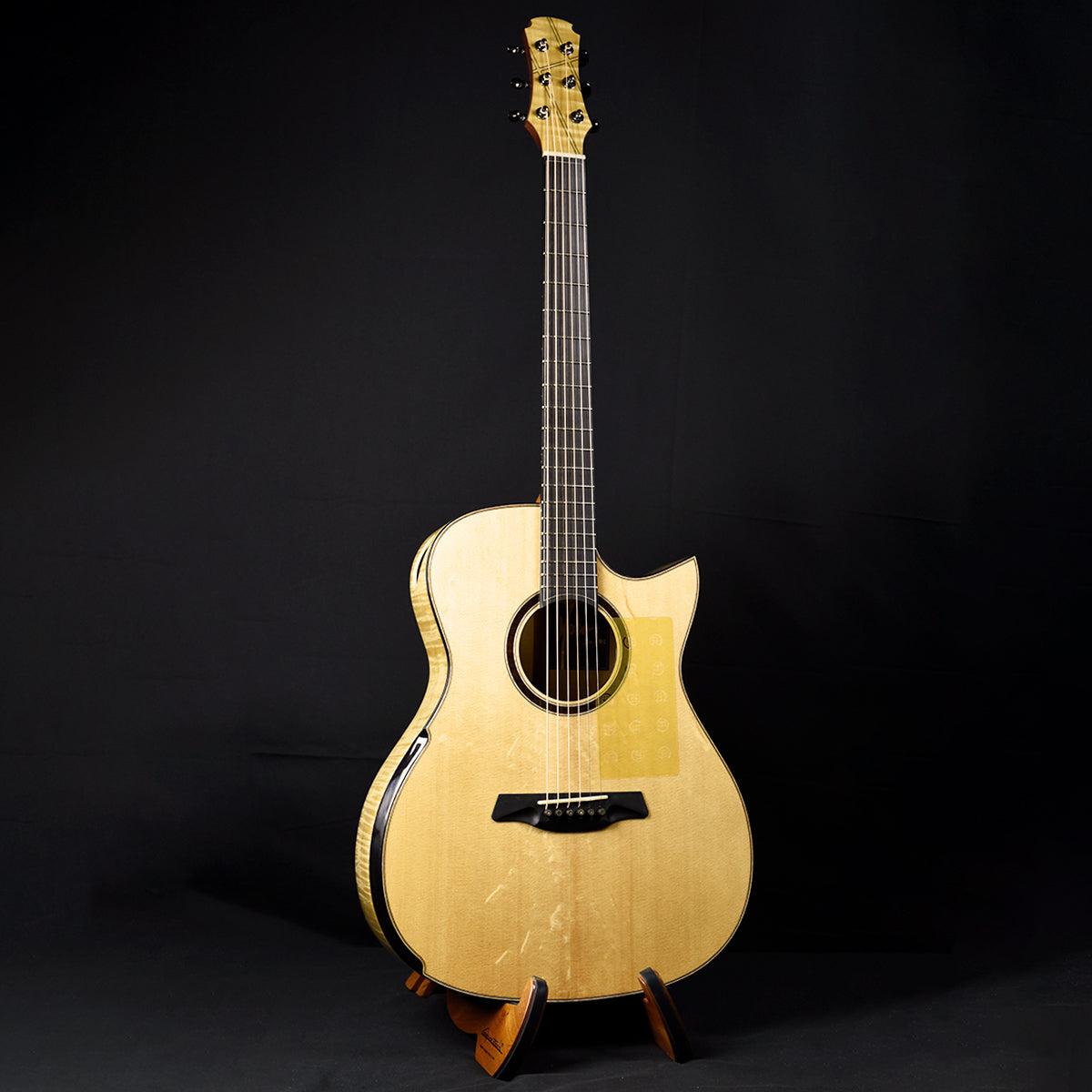 Black Label | Deep OM Sitka Spruce Flamed Maple