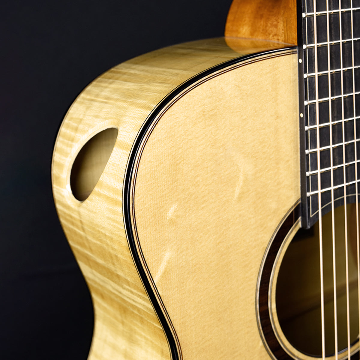 Black Label | Deep OM Sitka Spruce Flamed Maple