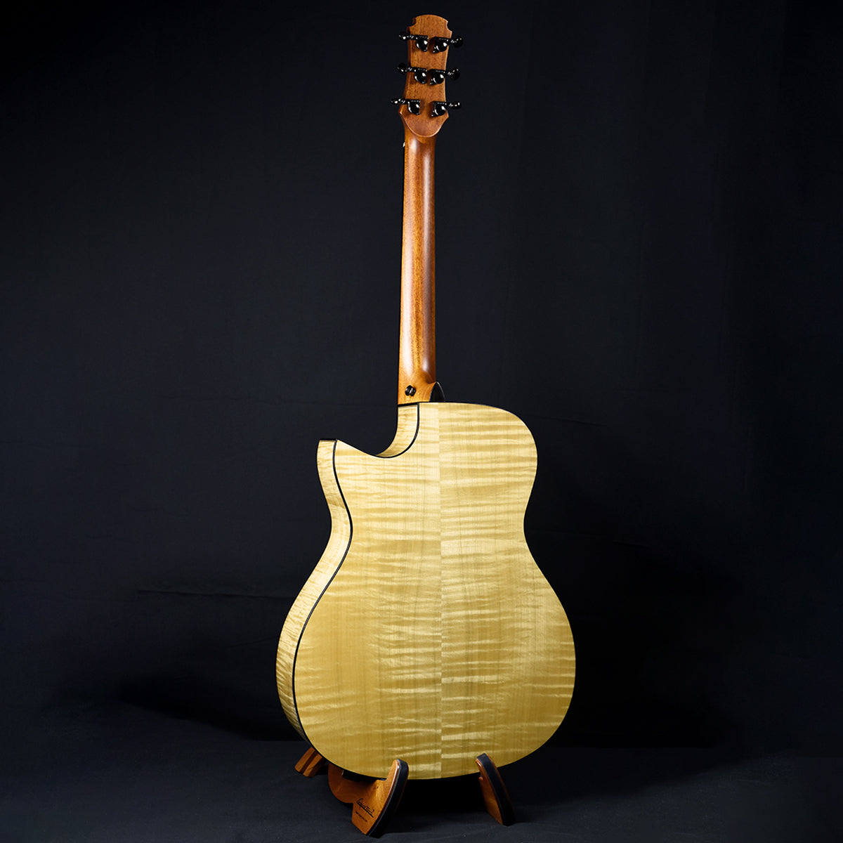 Black Label | Deep OM Sitka Spruce Flamed Maple