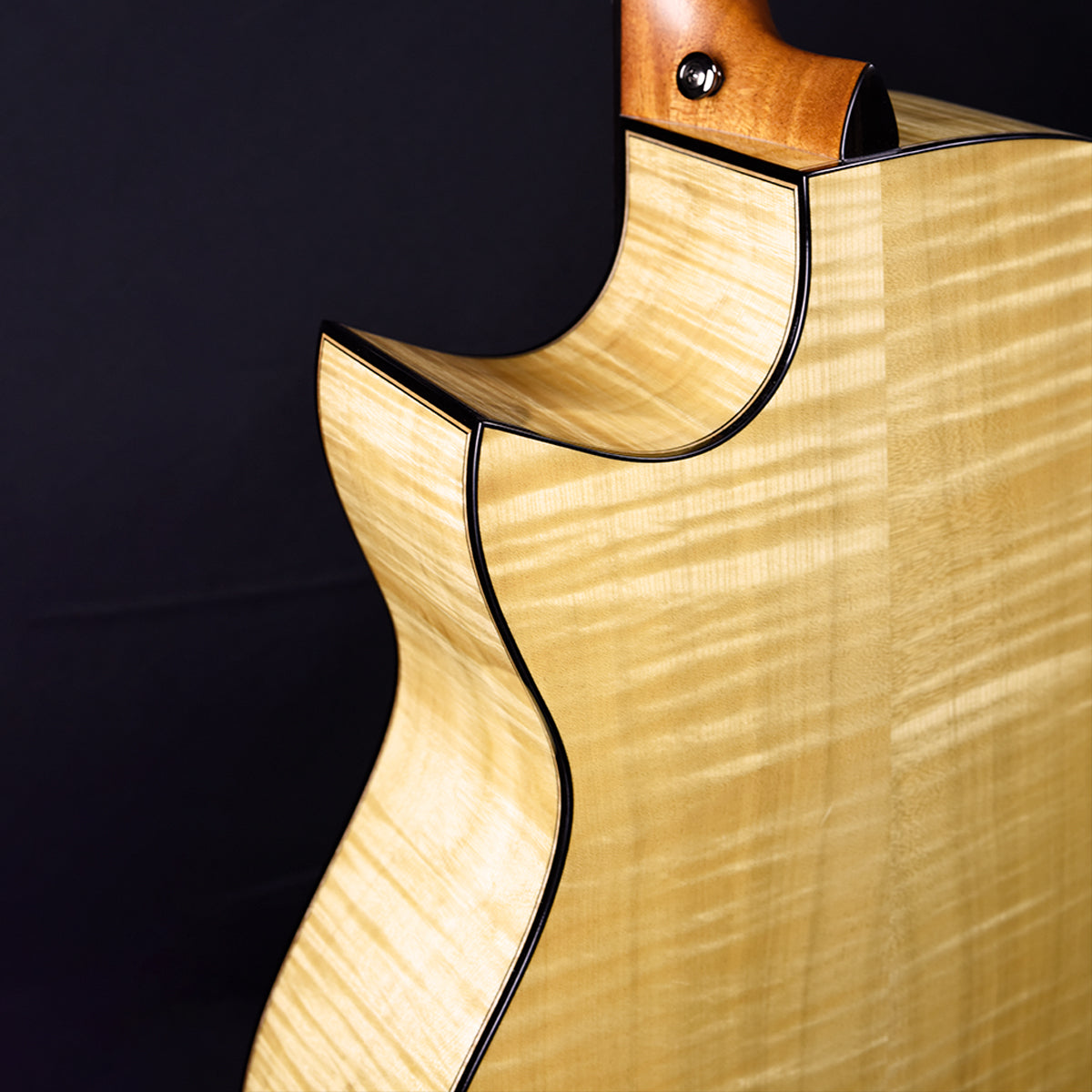 Black Label | Deep OM Sitka Spruce Flamed Maple