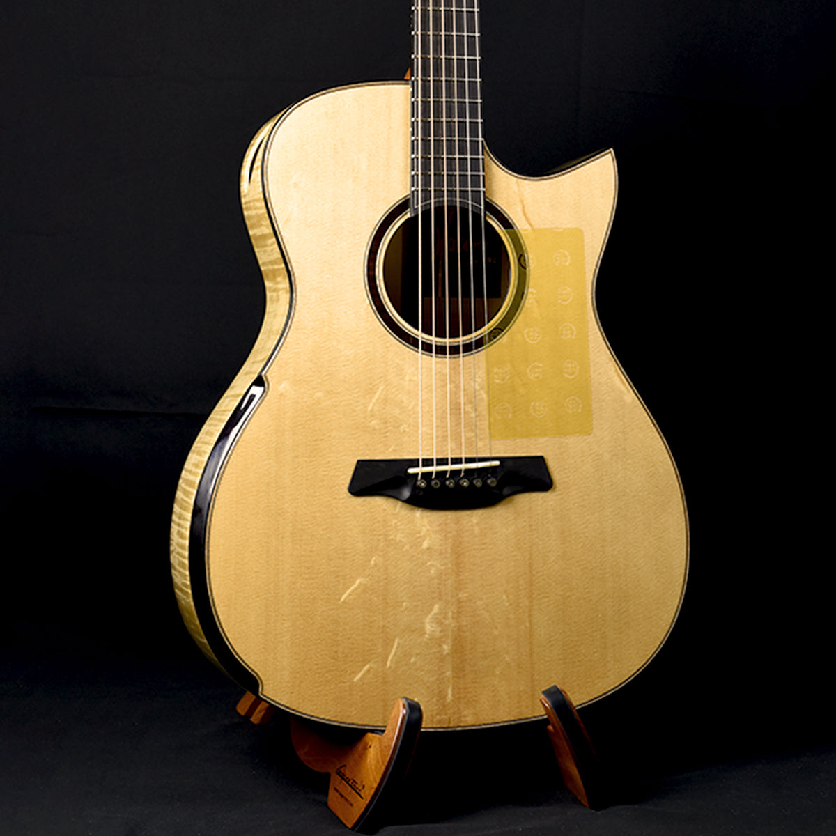 Black Label | Deep OM Sitka Spruce Flamed Maple